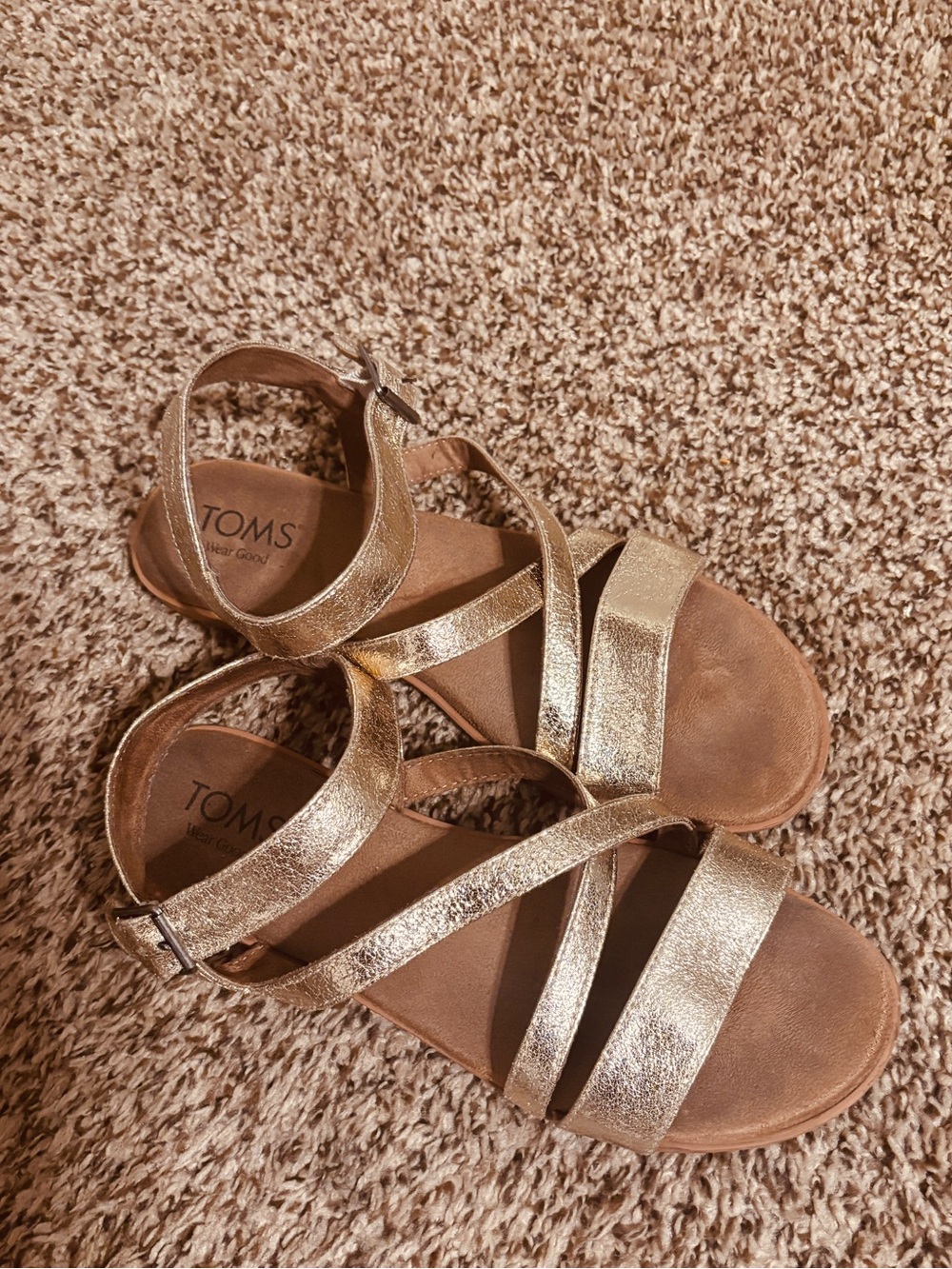 TOMS Women’s Metallic Gold Strappy Ankle Buckle Flat Sandals US 9.5 Leather Chic